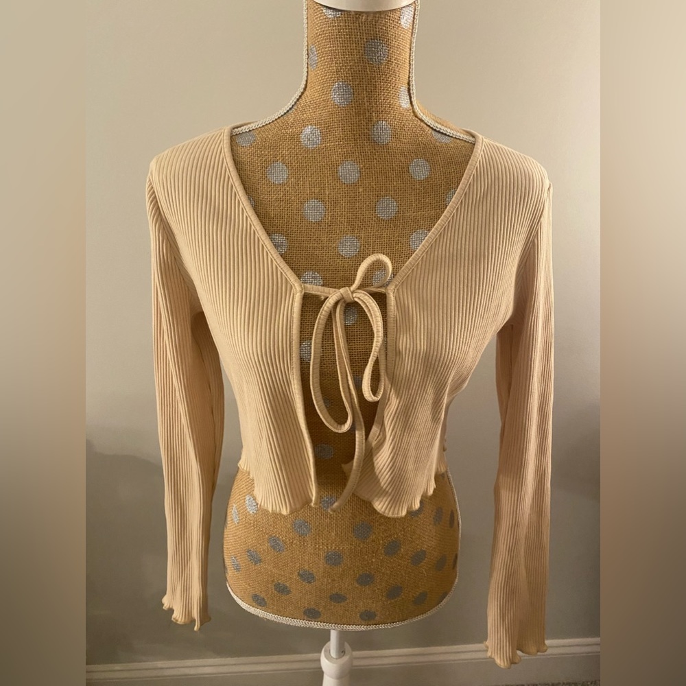 Perfect condition, tie-front top
